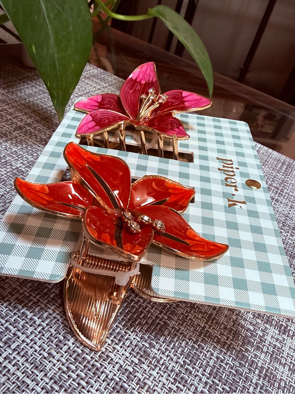 Piper Floral 🌸Enamel Metal Gold Hair Clips in Pink and 🌺Orange - 💛Set of 2 - Picture 4 of 5